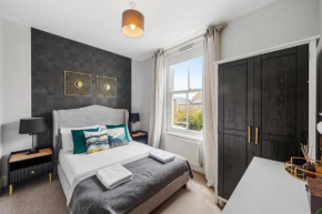 Stylish Townhouse on the Stray - Sleeps 8